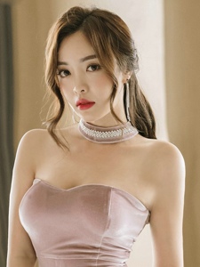 韩国气质女神抹胸礼服性感身材柔美写真