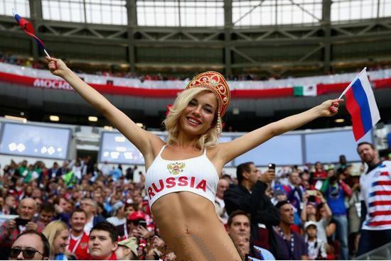 俄罗斯最美女球迷遭前男友报复啪啪不雅视频流出 金发小蛮腰沙发上被操 高清1080P